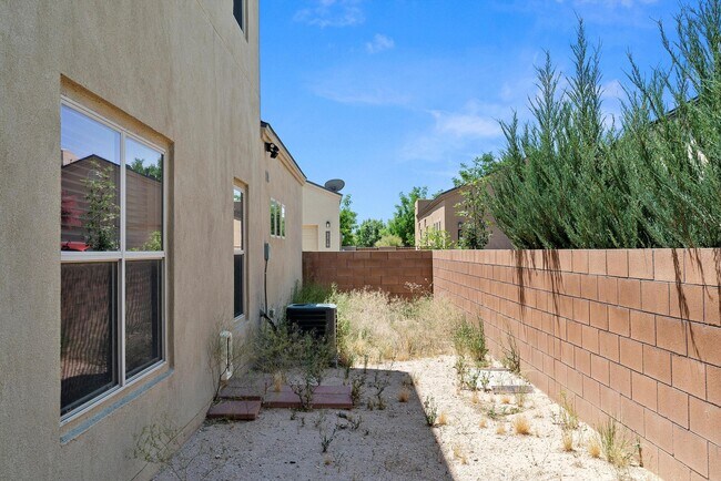 Building Photo - 2316 Penn Ave SE