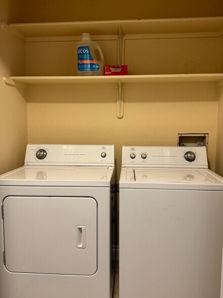 Building Photo - 319 W 12th Ave