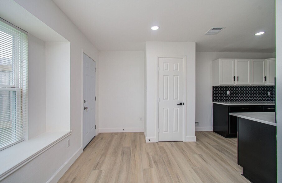 Building Photo - 15448 Chipman Ln.