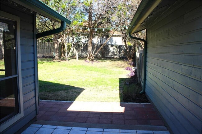 Building Photo - 215 Stowaway Cove