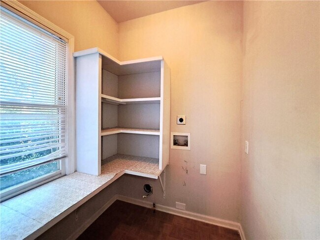 Building Photo - 2242 Lenox Walk NE
