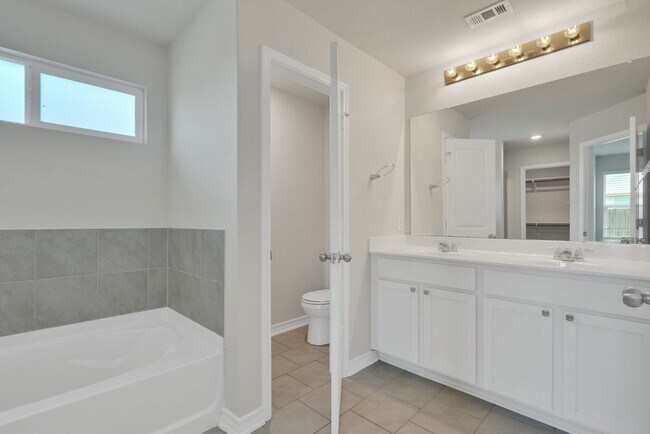 Building Photo - Charming 4-Bedroom Home in Redbird Ranch – Resort-Style Amenities & Prime Location!