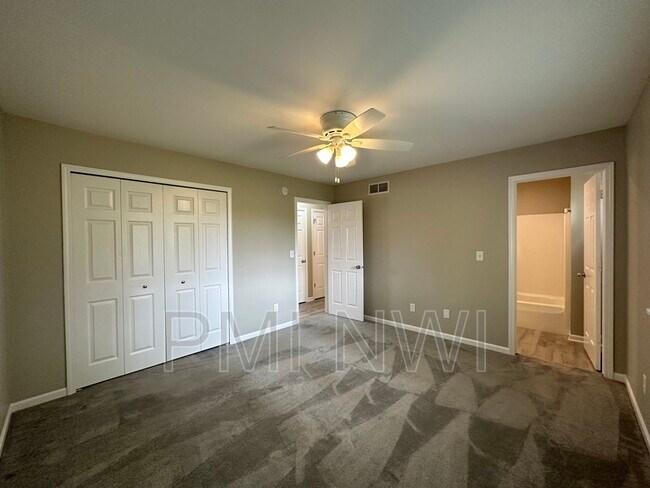 Building Photo - 219 Sandalwood Dr