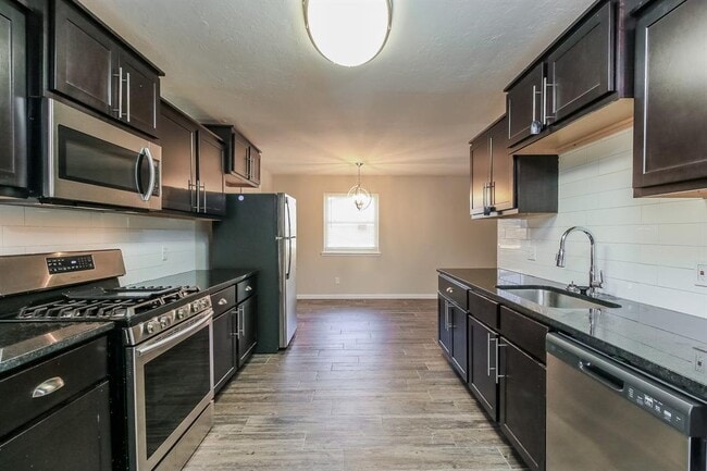 Building Photo - 8716 Tracy Dr