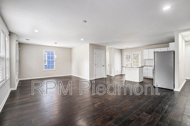 Building Photo - 1343 Lynford Dr SW