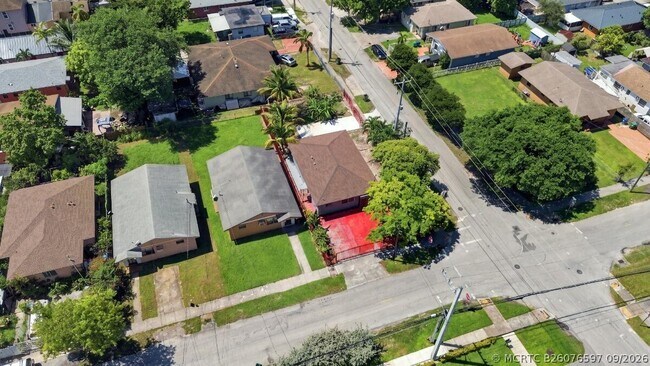 Building Photo - 4952 NW 21st Ave