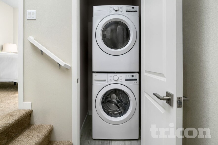 Building Photo - 10581 Amigos Ct