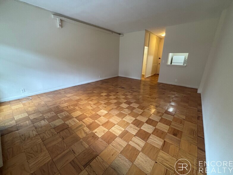 Building Photo - 101 Monmouth St