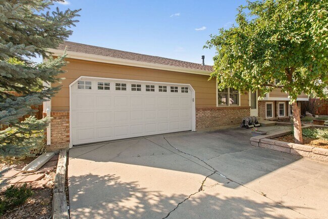 Building Photo - Beautiful 4 bed, 2 bath on Cul-de-sac  w/ large yard available in Central Loveland