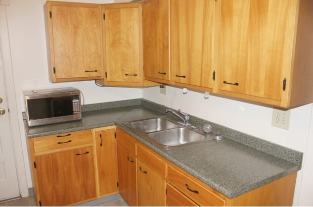 kitchen counter + cabinets - 5840 Alderson St