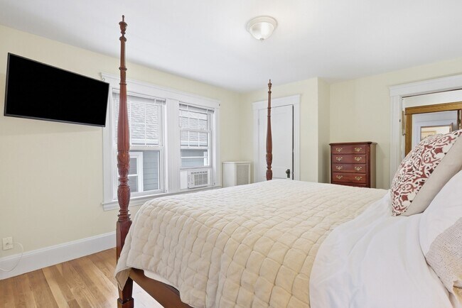 Building Photo - 131 Highland Ave