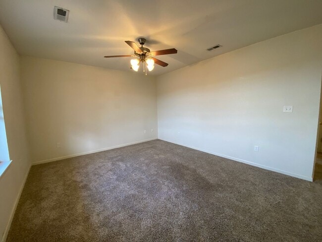 Interior Photo - 16857 Hunters Ridge