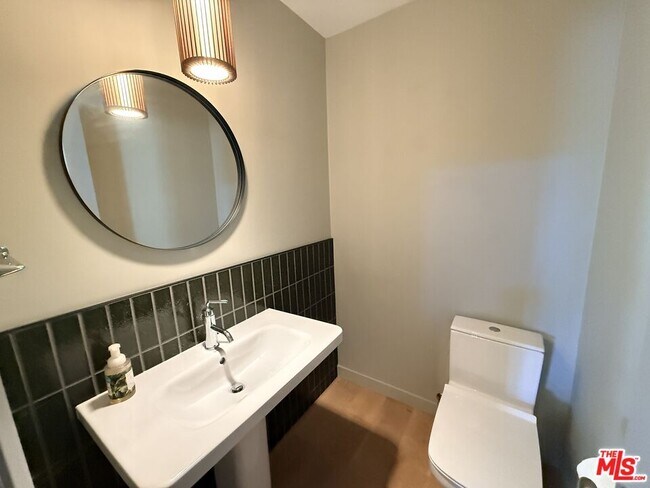 Building Photo - 5215 Sepulveda Blvd