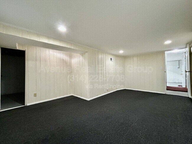 Building Photo - 7105 Circleview Dr