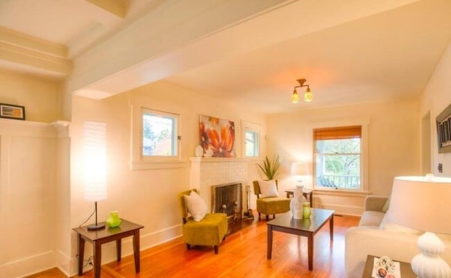 Building Photo - 2 bedroom in Seattle WA 98103