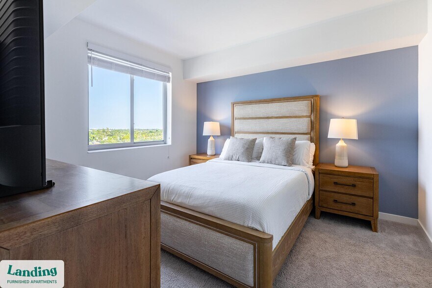 Building Photo - 200 NE 1st Ave