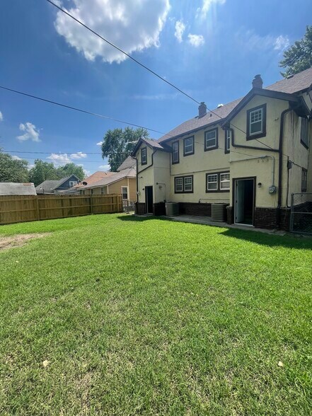Building Photo - 1114 N Carlos St