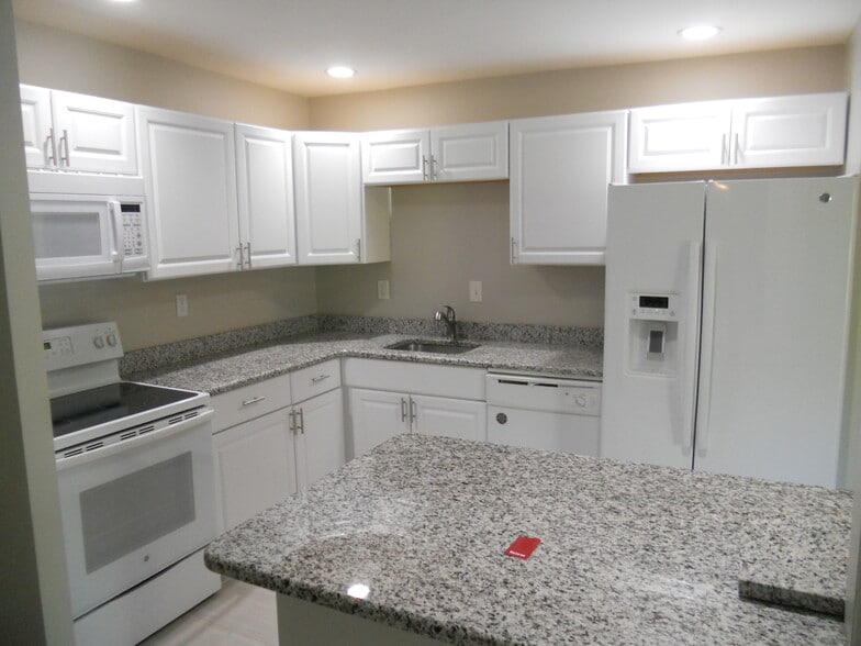 Kitchen - 7 Rockford Rd