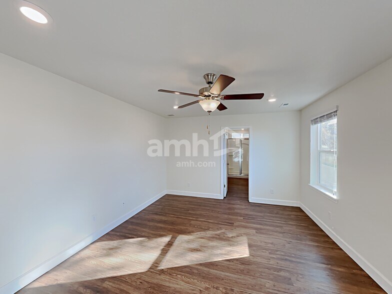 Building Photo - 2992 E S Village Dr