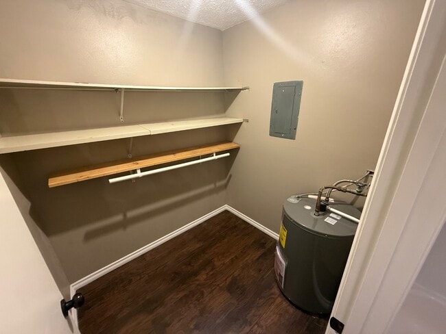 Building Photo - 116 W Zupan St