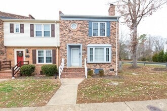 Building Photo - Wonderful Westend Townhome