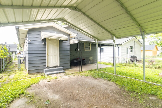 Building Photo - 1704 Nelson Ave