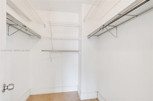 Building Photo - 9682 Fontainebleau Blvd