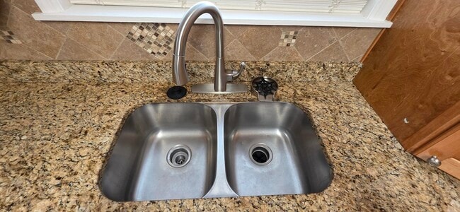 Building Photo - 4011 Pinnacle Way