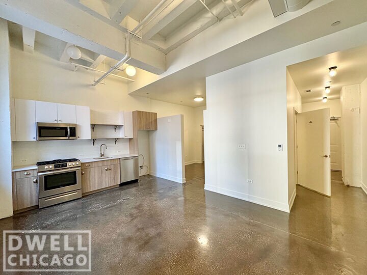 Building Photo - 32 E Adams St