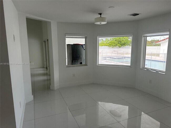 Building Photo - 465 NW 119th Ave