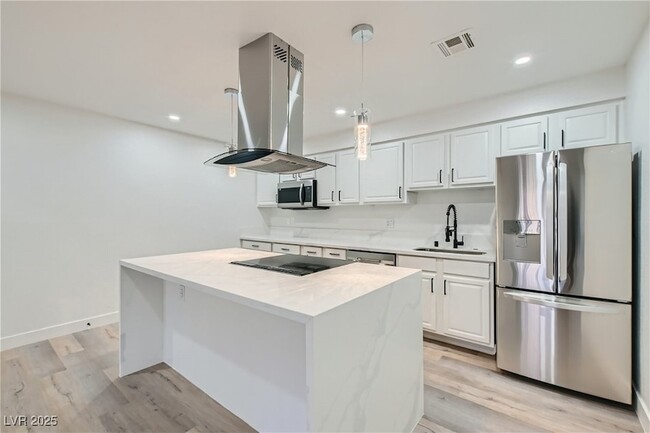 Building Photo - 4330 Sandy River Dr