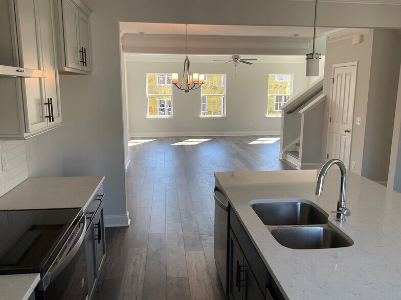 Building Photo - 3338 Tasker Dr