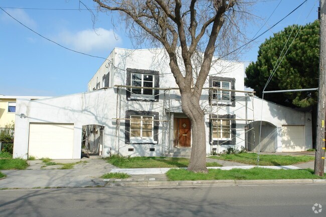 Primary Photo - 1333 Hopkins St