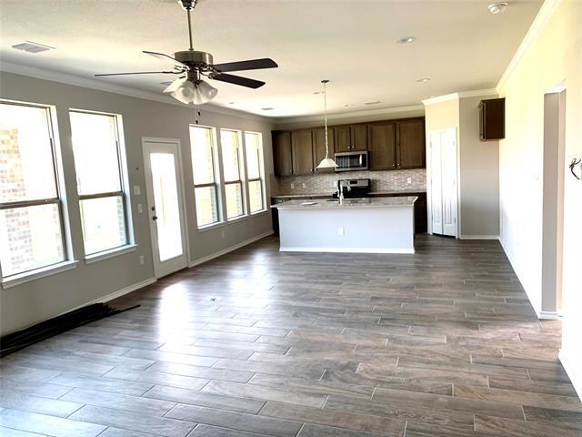 Building Photo - 515 Long Prairie Dr