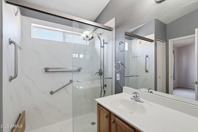 Building Photo - 542 N Palo Verde