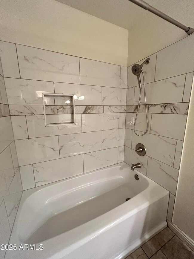 Building Photo - 523 N Los Feliz Dr