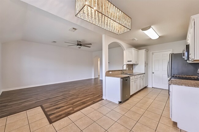 Building Photo - 911 Ruth Cir