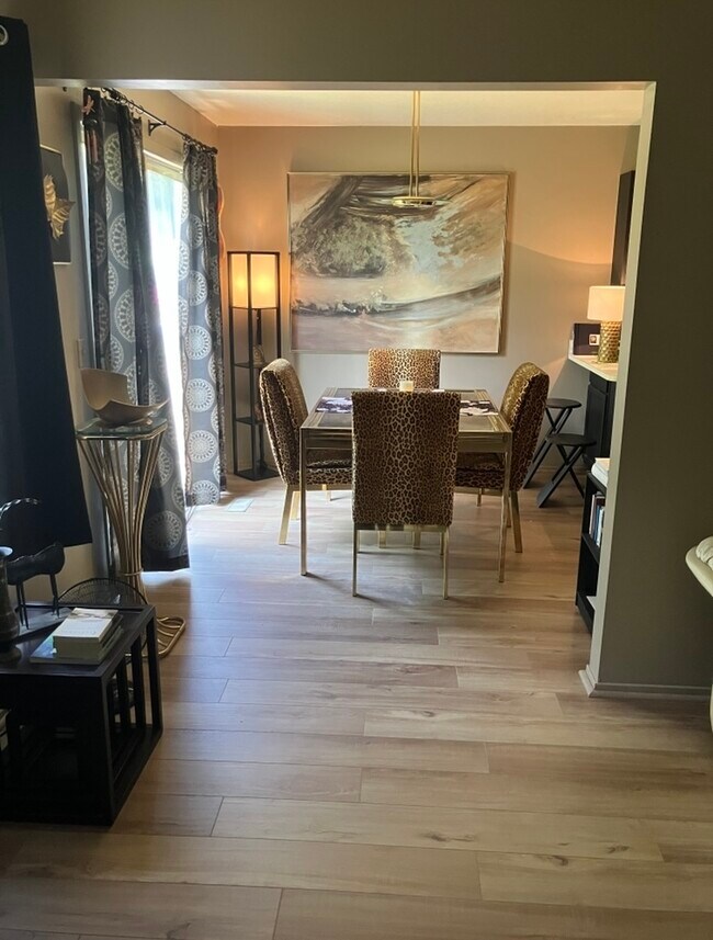 Building Photo - 6431 Deerhurst Dr