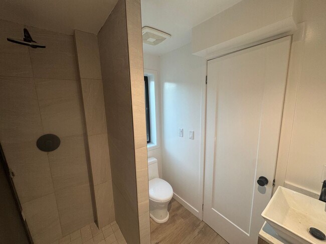 Building Photo - ONE MONTH FREE!! BRAND NEW CONSTRUCTION!! ...