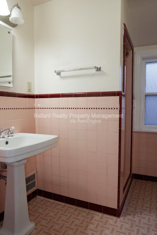 Building Photo - 1403 2nd Ave N