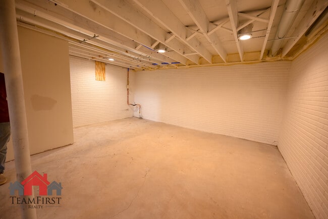 Building Photo - 2022 Terry Ln