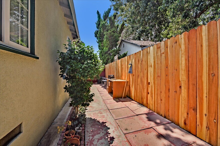 Building Photo - 3532 Maplewood Ave