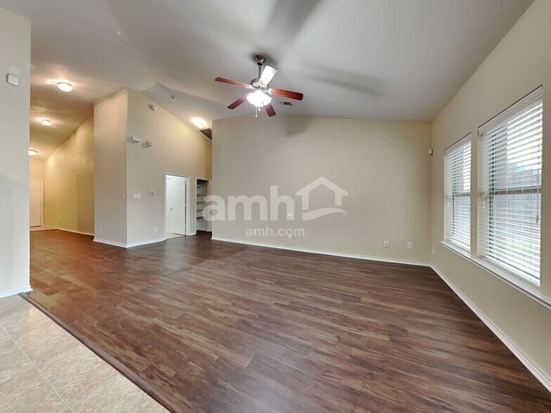 Building Photo - 12724 Ocean Spray Dr