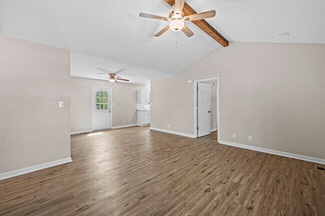 Building Photo - Beautifully Renovated Home!