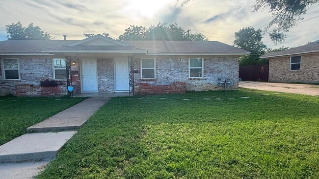 Building Photo - 2520 Normont Cir
