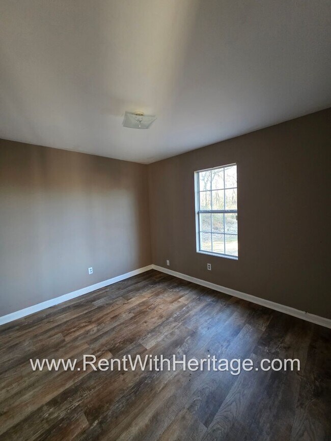 Building Photo - Awesome 3 bd/ 2 bath home / Ranch Home / No Steps / Upgrades Galore / Great Location