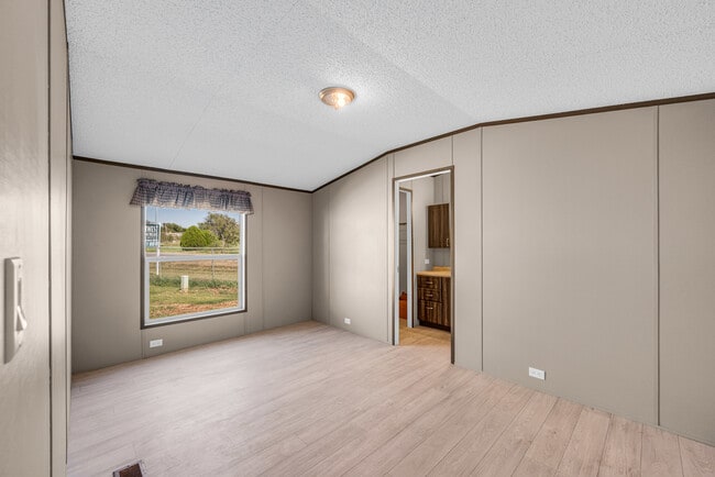 Building Photo - 2301 NW Sheridan Rd