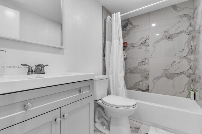 Building Photo - 9310 Fontainebleau Blvd
