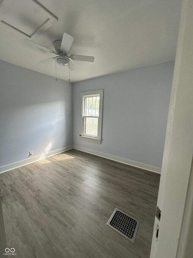 Building Photo - 504 Elm St