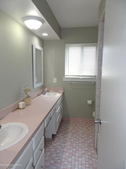 Building Photo - 32106 Gainsborough Dr
